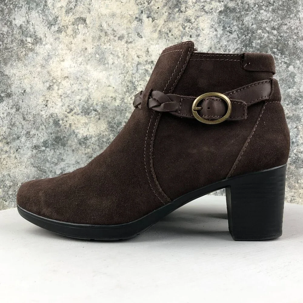 Clarks Womens Size 10M Scheme Act Q Brown Suede High Heel Side Zip Ankle Booties